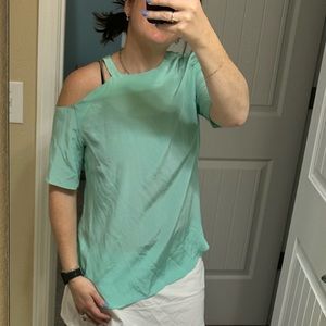 Amanda Uprichard, shoulder cut out top